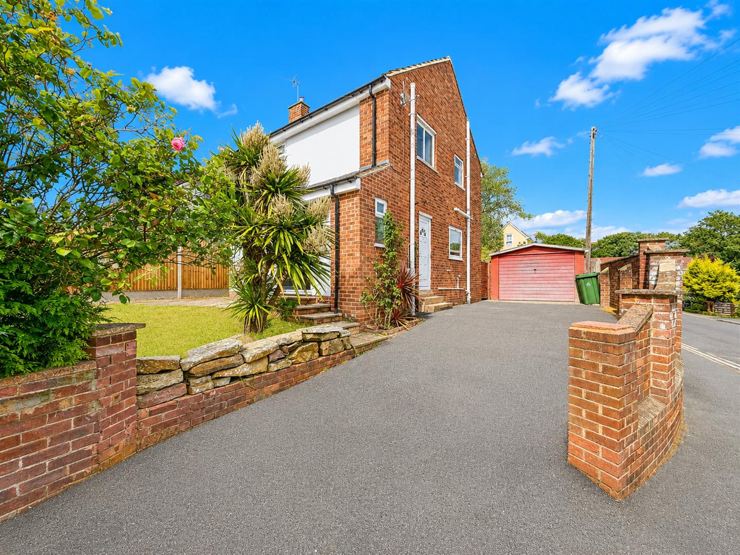 Hawthorn Road , Frimley